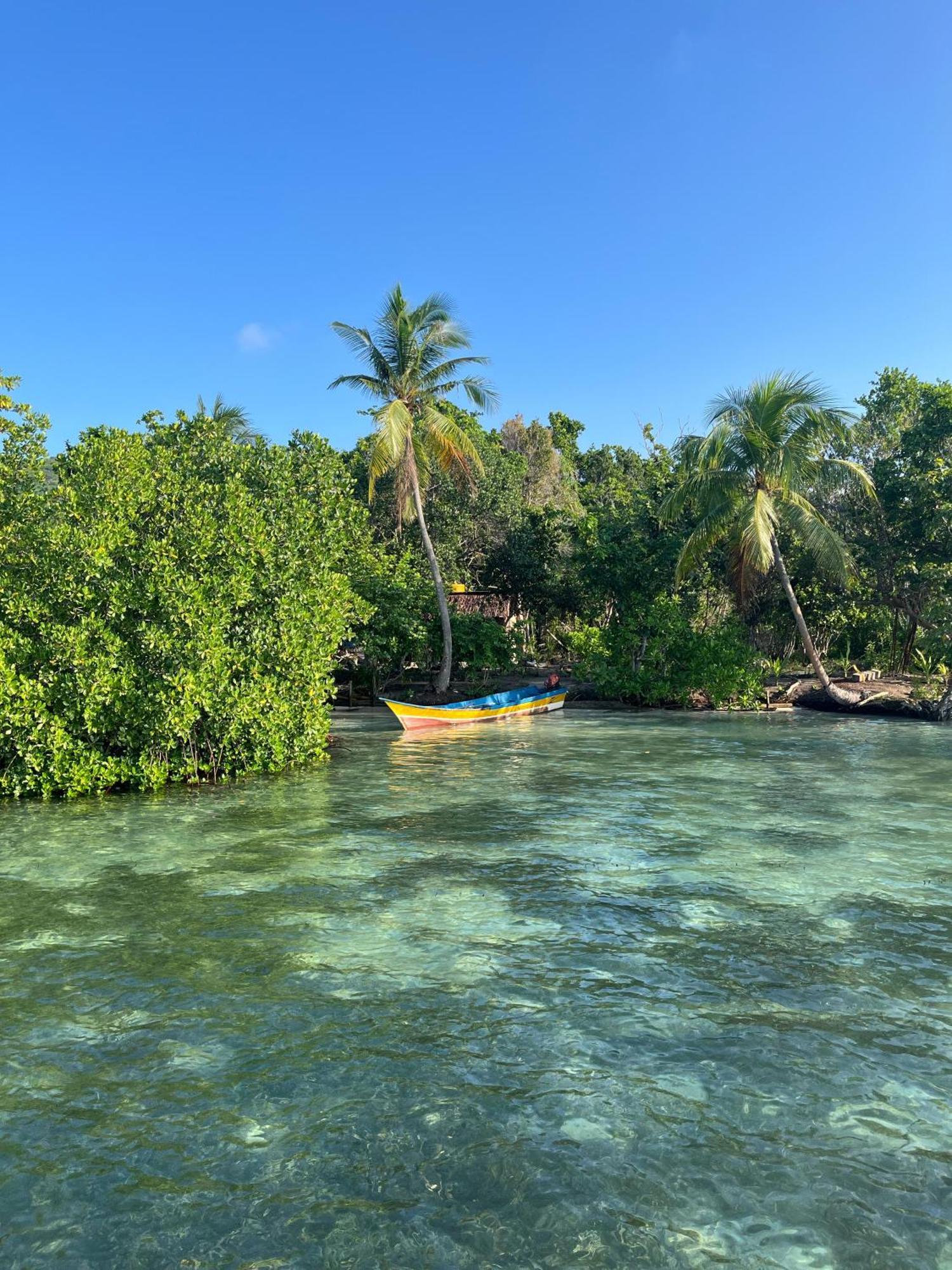 Senjahomestayrajaampat * Fam
