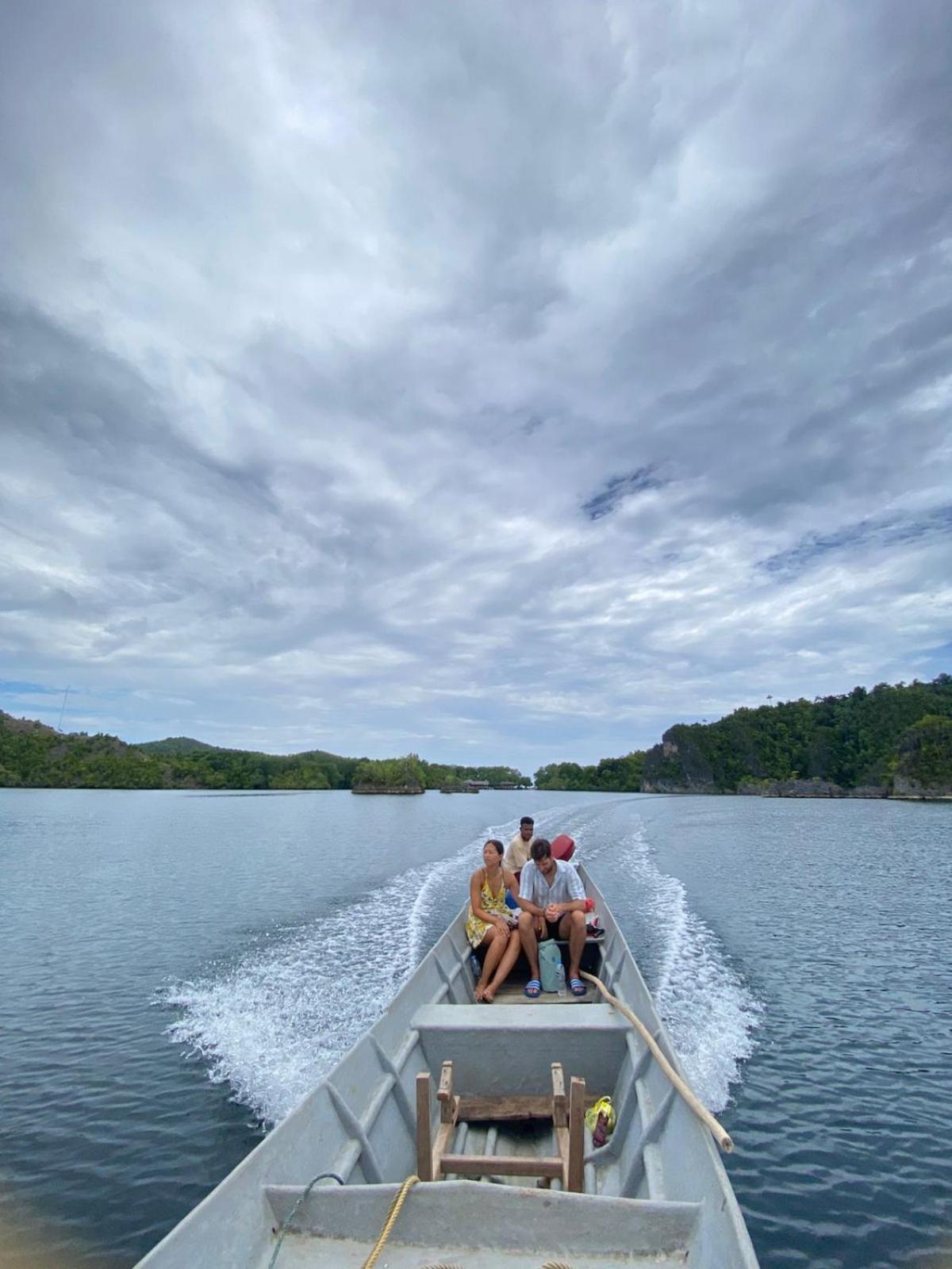 Senjahomestayrajaampat Fam